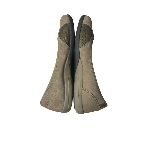 Easy Spirit Women Size 9.5 Beige Suede Vented Athletic Slip On Flats Comfort‎ - Picture 3 of 6
